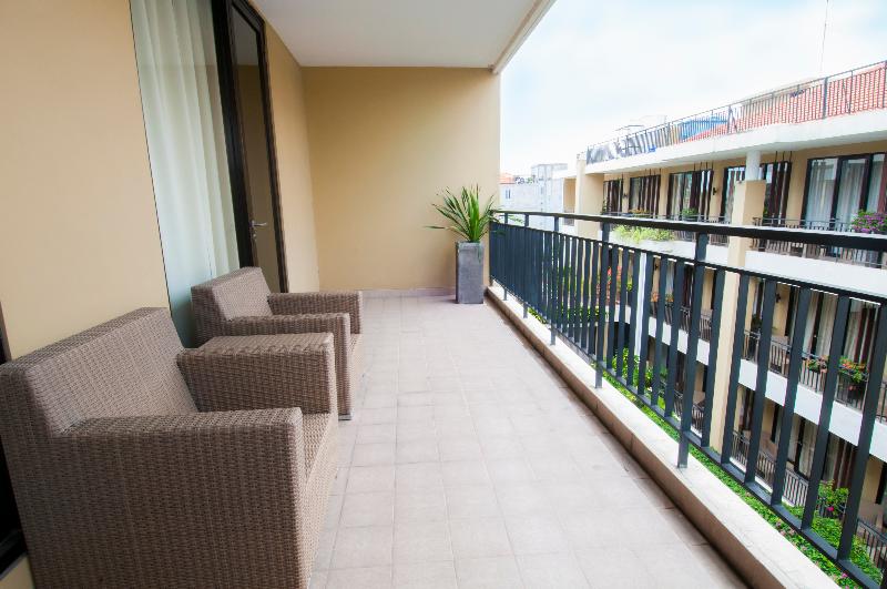 100 Sunset Hotel and Ballroom - Oda