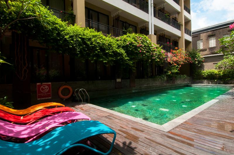 100 Sunset Hotel and Ballroom - Havuz
