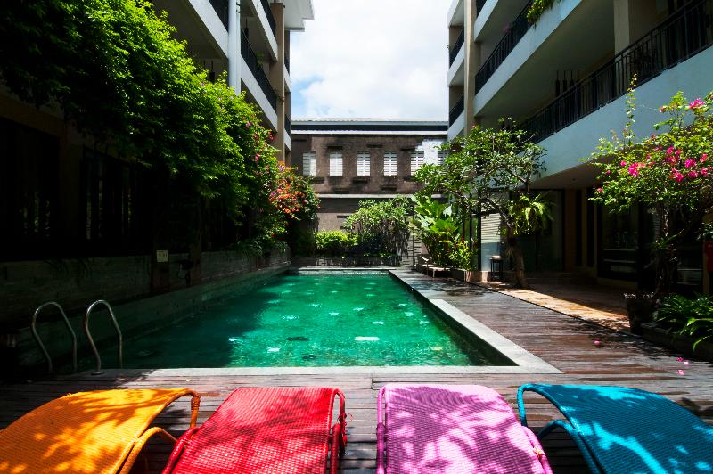 100 Sunset Hotel and Ballroom - Havuz