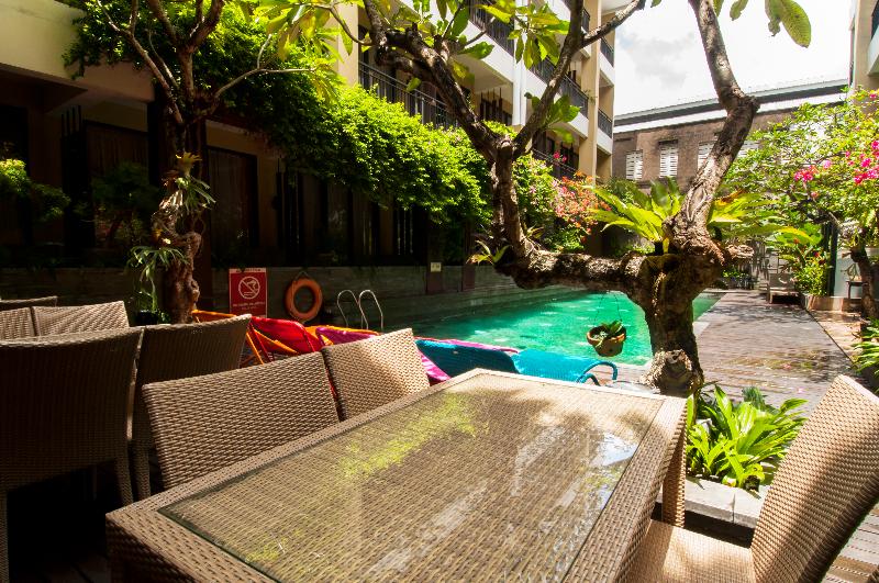 100 Sunset Hotel and Ballroom - Havuz