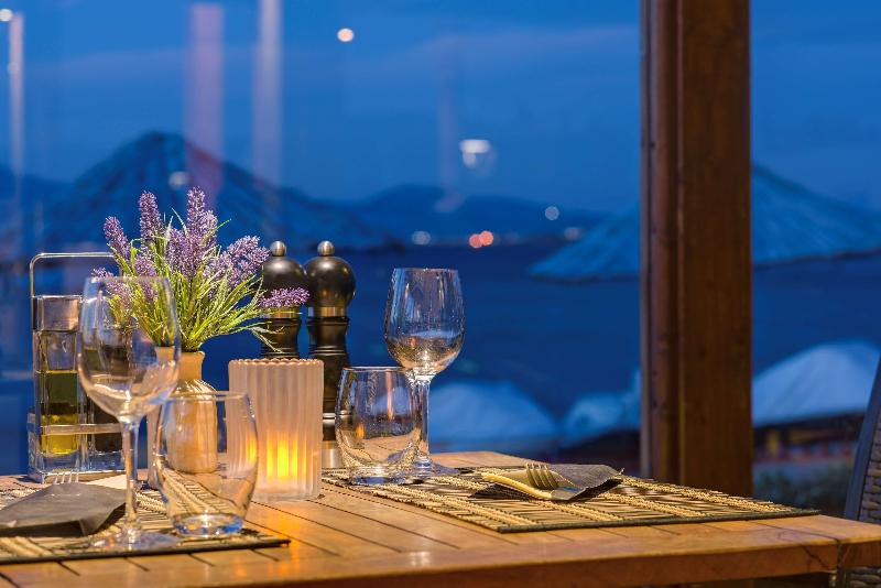 Radisson Blu Resort & Spa, Cesme - Bar