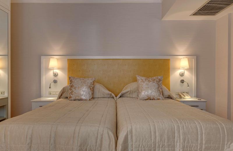 Radisson Blu Resort & Spa, Cesme - Oda