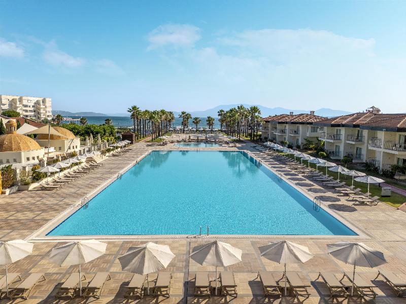 Radisson Blu Resort & Spa, Cesme - Havuz