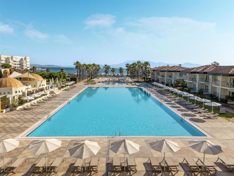 Radisson Blu Resort & Spa, Cesme - Havuz