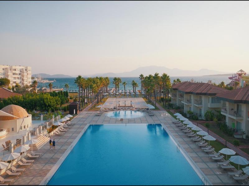 Radisson Blu Resort & Spa, Cesme - Havuz