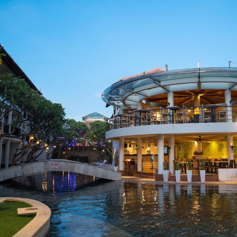 Away Bali Legian Camakila Resort - Restoran