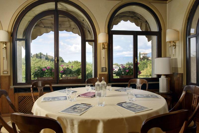 Villa Cipriani - Toplantı