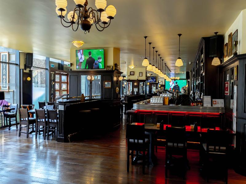 Yas Plaza Mangroves by IHG - Bar