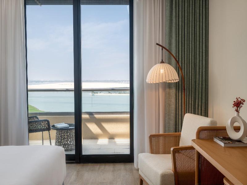 Yas Plaza Mangroves by IHG - Oda