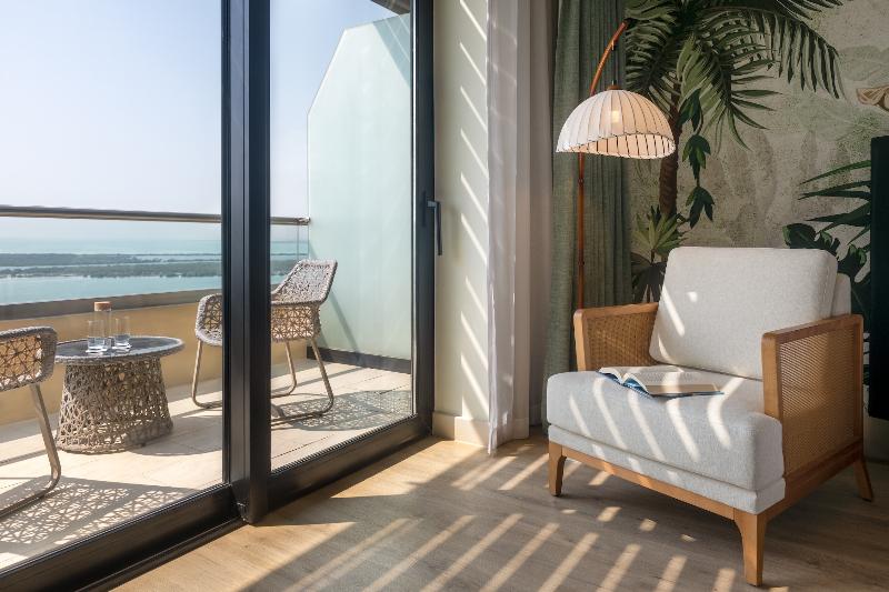 Yas Plaza Mangroves by IHG - Oda