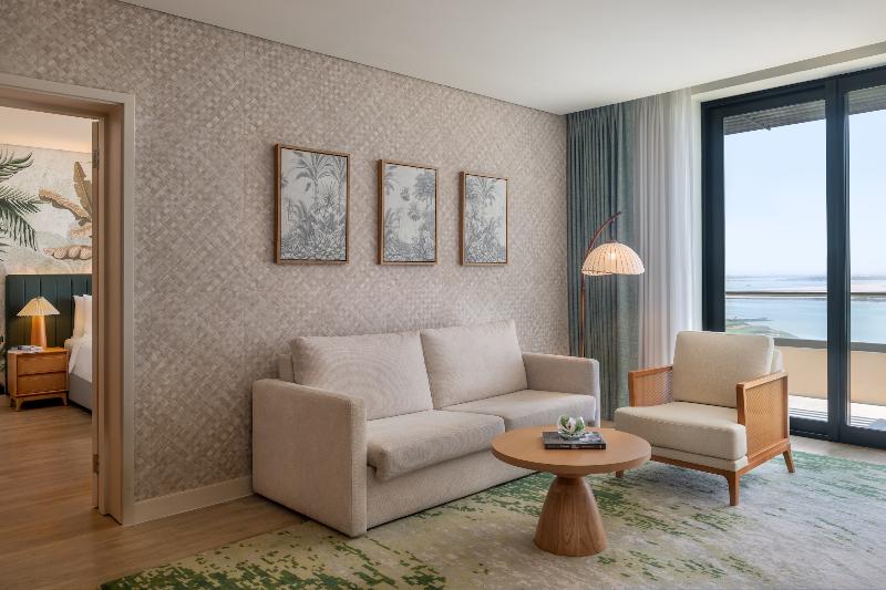 Yas Plaza Mangroves by IHG - Oda