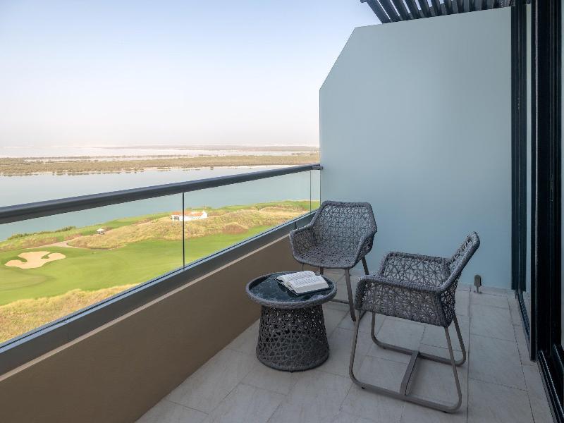 Yas Plaza Mangroves by IHG - Oda