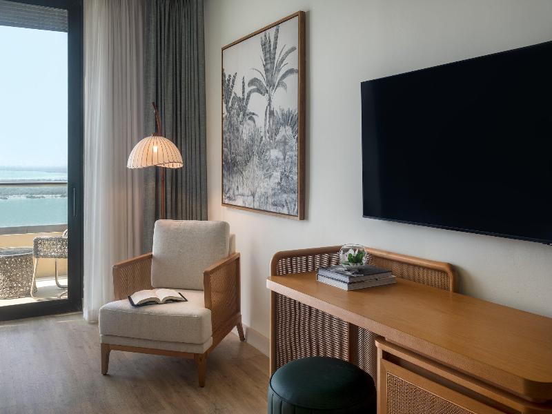 Yas Plaza Mangroves by IHG - Oda
