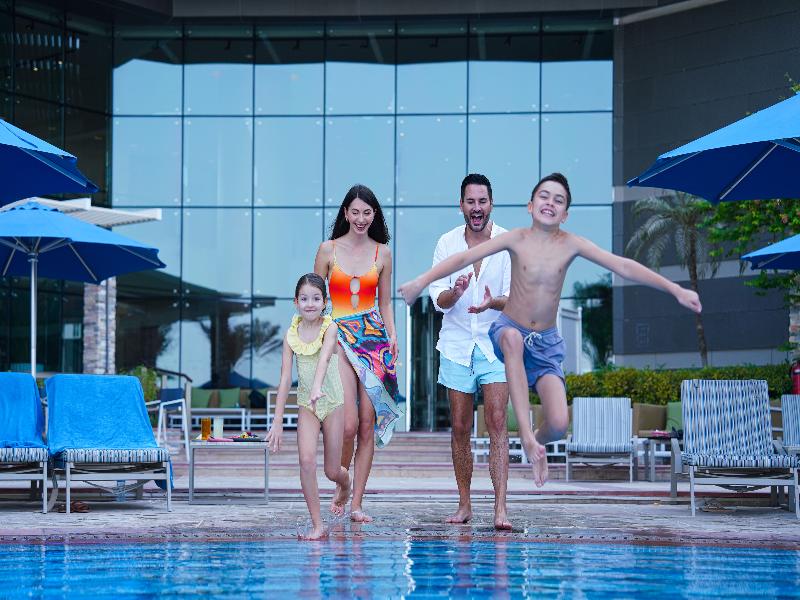 Yas Plaza Mangroves by IHG - Havuz