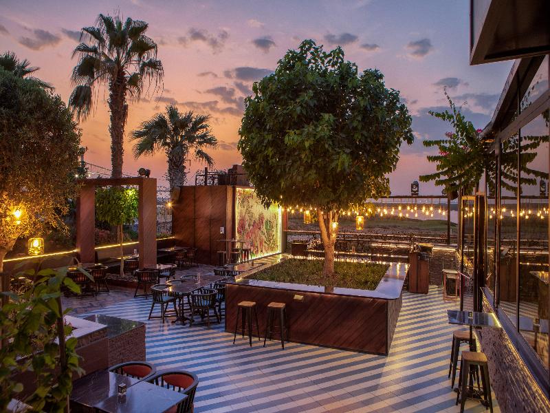 Yas Plaza Mangroves by IHG - Restoran