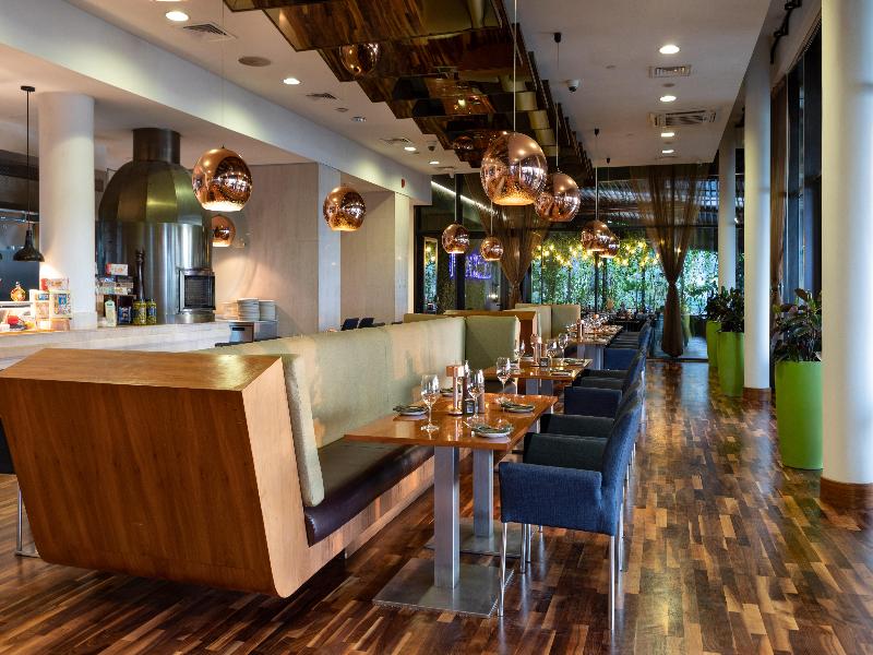 Yas Plaza Mangroves by IHG - Restoran