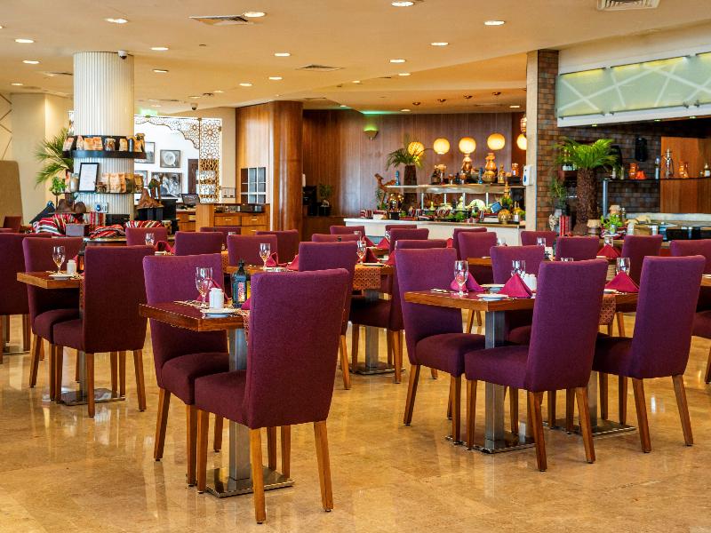 Yas Plaza Mangroves by IHG - Restoran