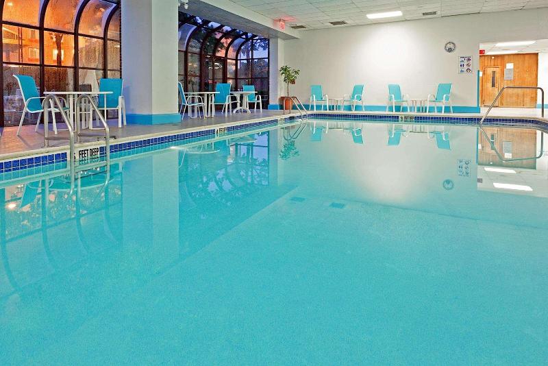 Hampton Inn New York - LaGuardia Airport - Havuz