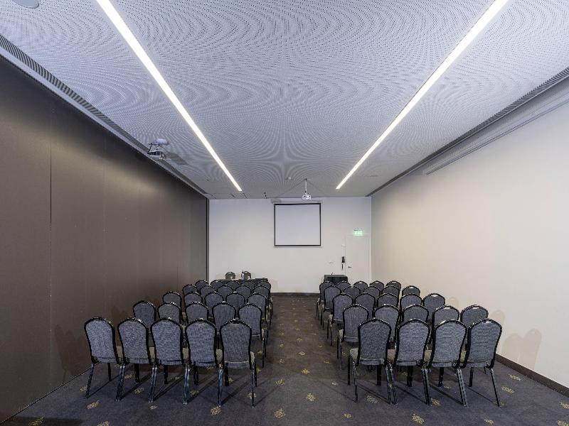 Melia Braga - Toplantı