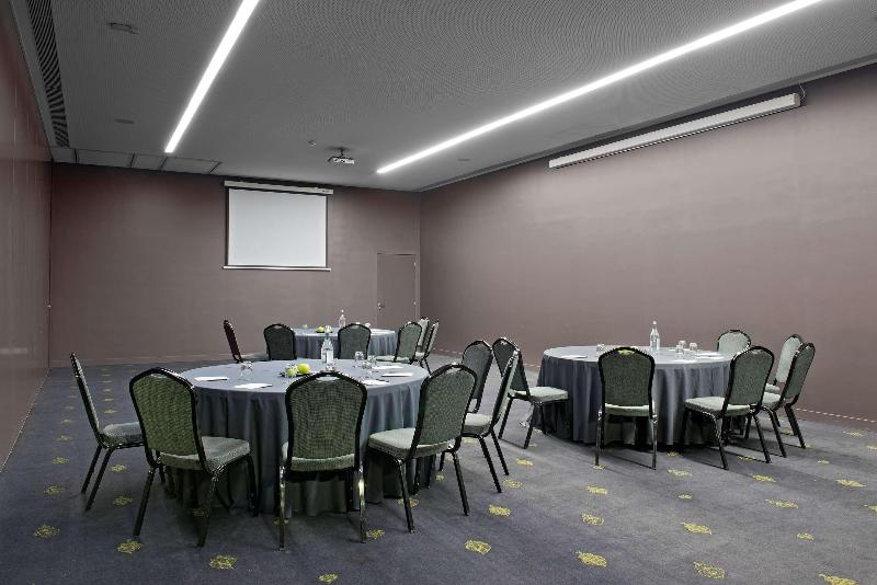 Melia Braga - Toplantı