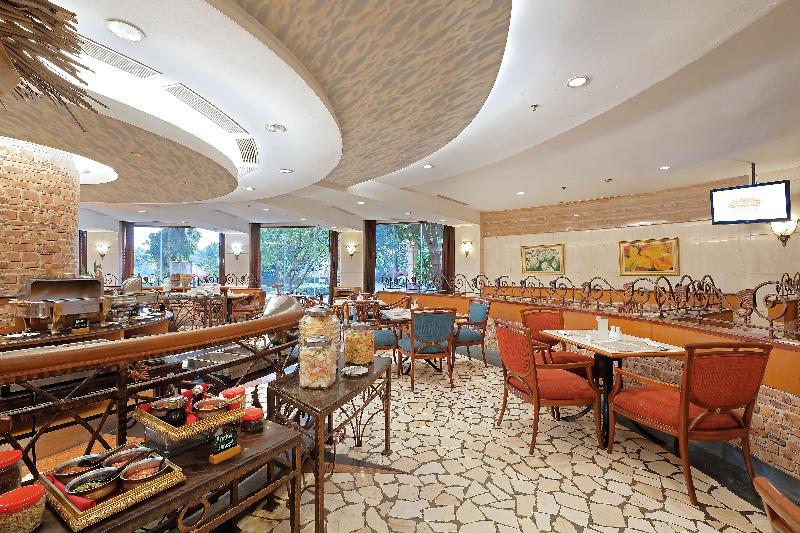 Sunlake Waterfront Resort & Convention - Restoran