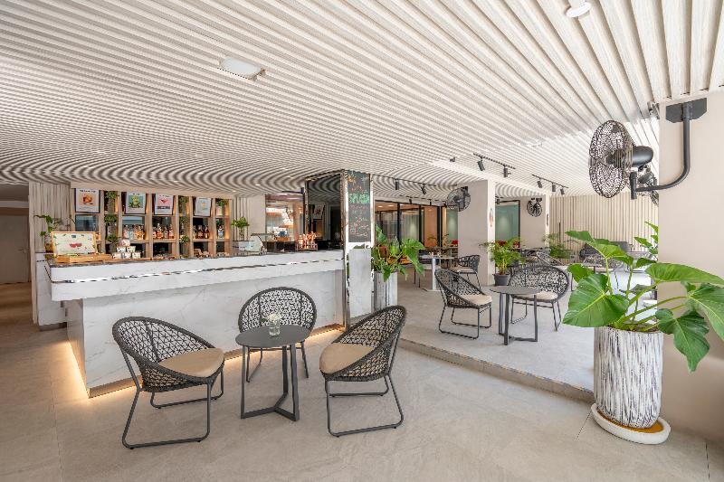 Novotel Living Bangkok Sukhumvit Legacy - Bar