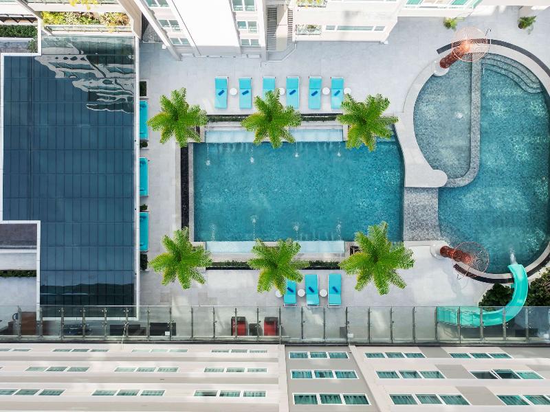 Novotel Living Bangkok Sukhumvit Legacy - Havuz