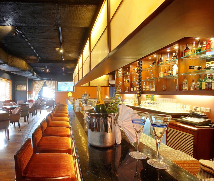 Hulhule Island Hotel - Bar