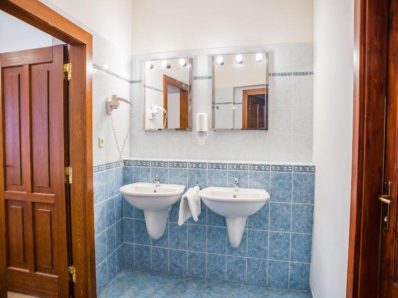 Little Quarter Hostel & Hotel - Genel