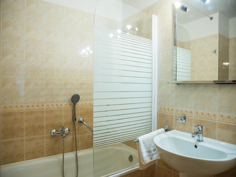 Little Quarter Hostel & Hotel - Genel