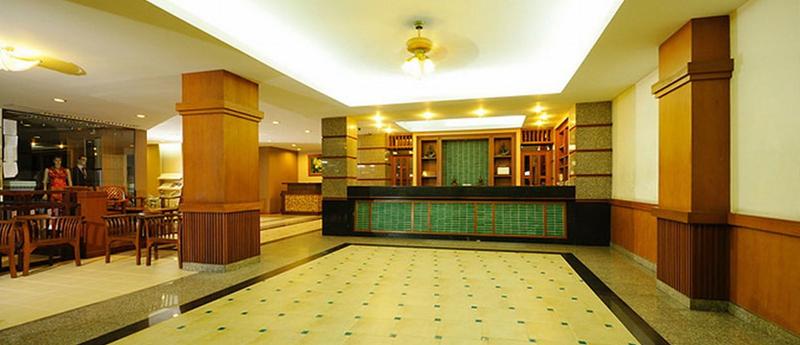 Rambuttri Village Inn & Plaza - Lobi
