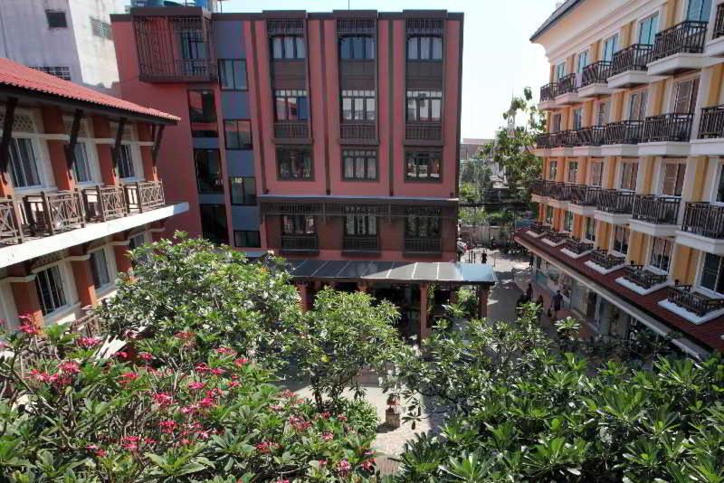 Rambuttri Village Inn & Plaza - Genel