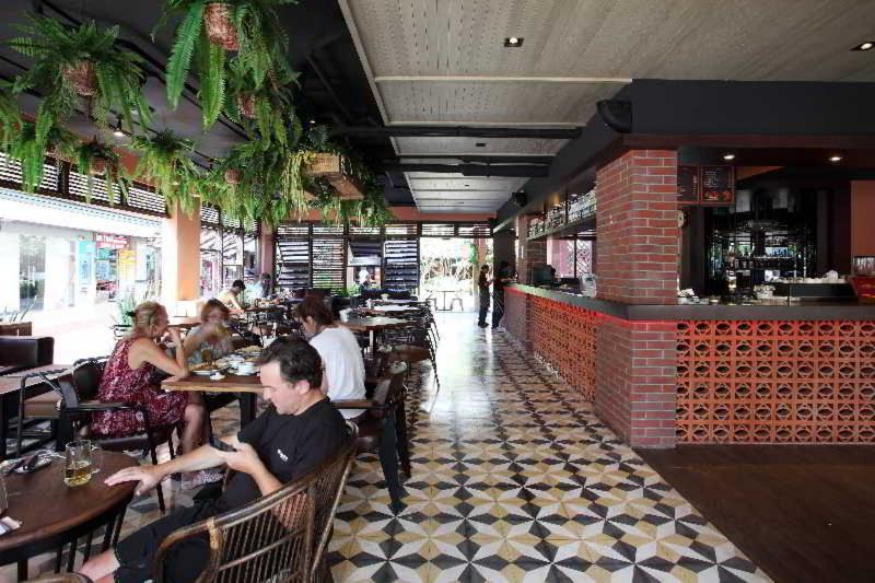 Rambuttri Village Inn & Plaza - Restoran