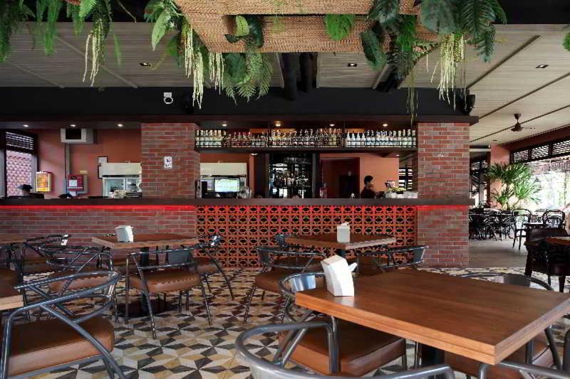 Rambuttri Village Inn & Plaza - Restoran