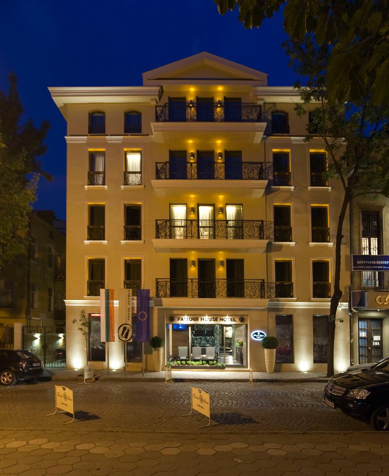 Famous House - Genel