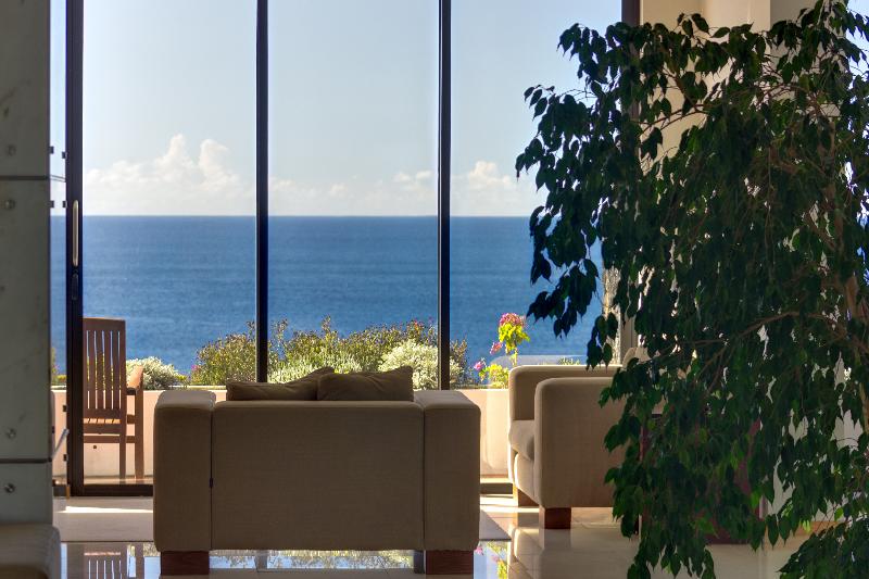 Caloura Hotel Resort - Lobi