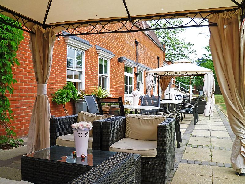 Pinewood Hotel - Genel