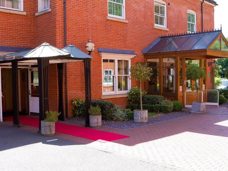 Pinewood Hotel - Genel