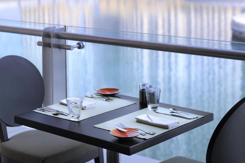 JW Marriott Hotel Marina - Teras