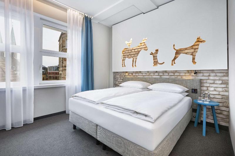 H+ Hotel Bremen - Oda