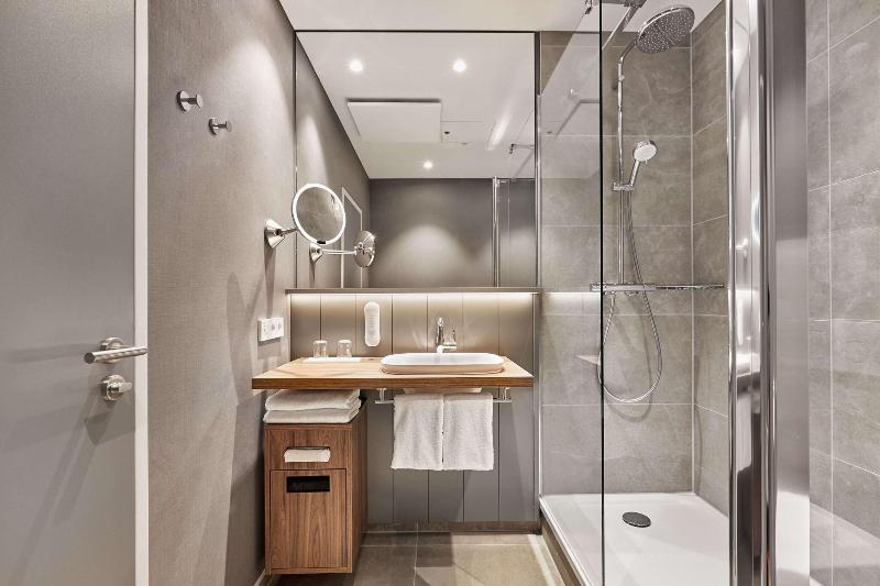 H+ Hotel Bremen - Oda