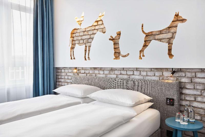 H+ Hotel Bremen - Oda