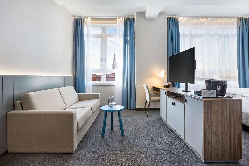 H+ Hotel Bremen - Oda
