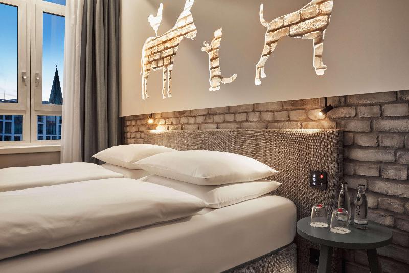 H+ Hotel Bremen - Oda