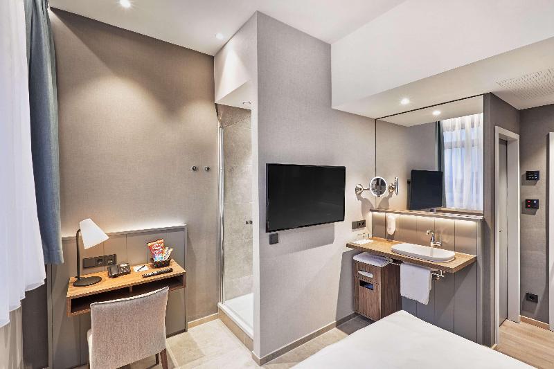 H+ Hotel Bremen - Oda