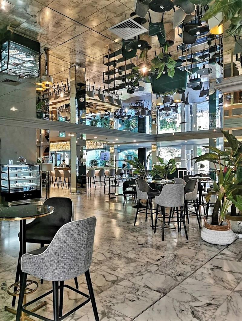 Eventhotel Pyramide - Lobi