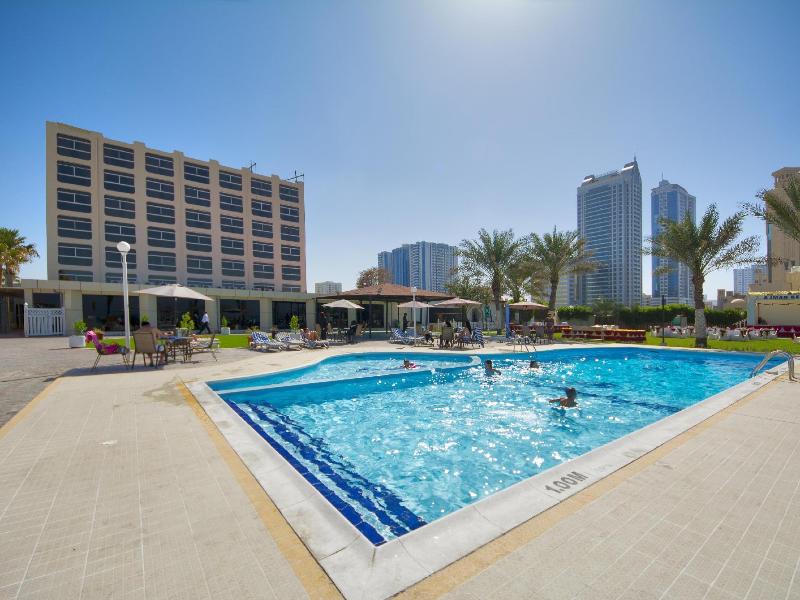 Ajman Beach Hotel - Havuz