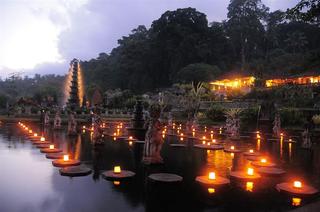 Tirta Ayu fotoÄŸrafÄ±