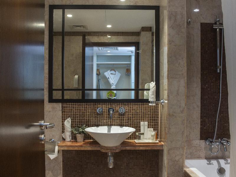 Number One Tower Suites - Oda