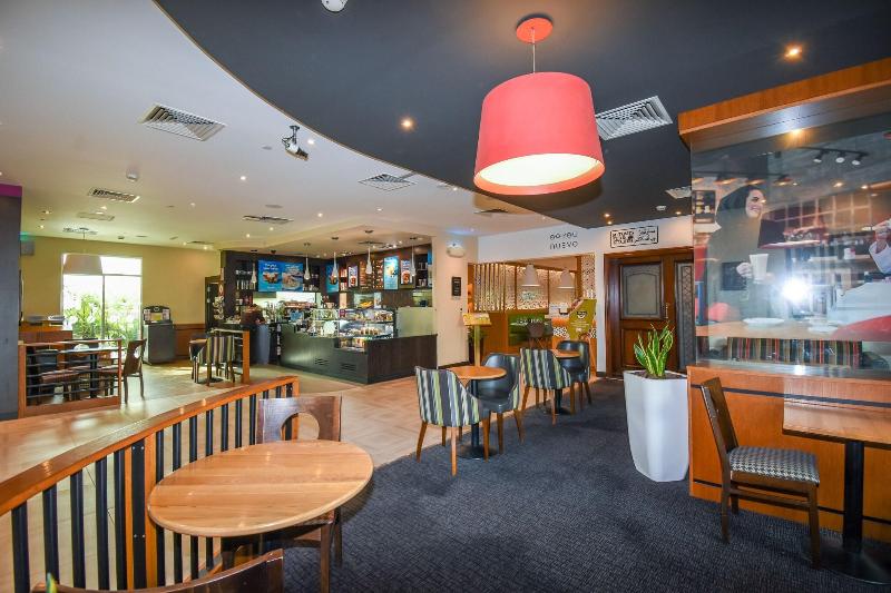 Premier Inn Dubai Investments Park - Bar